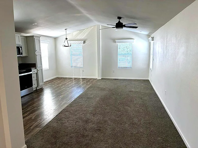 Living Room / Entry