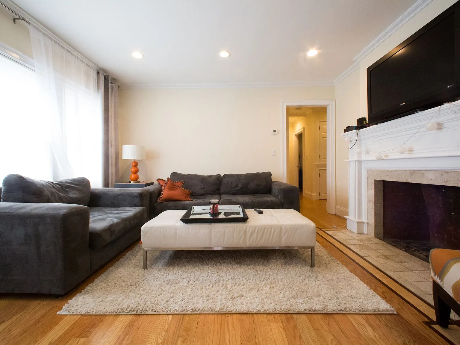 4 bed, 1700 sqft, $6,300 — Photo 3
