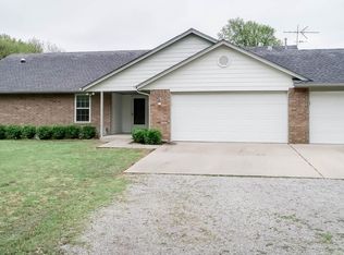 11950 Laurel Ln, Claremore, OK 74017