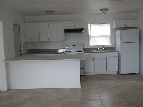 5th image of 670 Azalea Dr