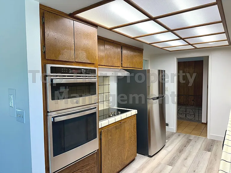 2265 Walnut Blvd — Photo 7
