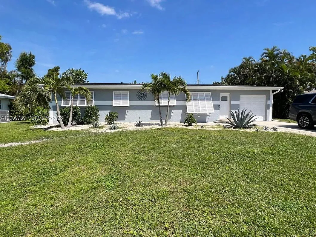 3 bed, 2.0 bath, 1300 sqft, $2,600 — Photo 1