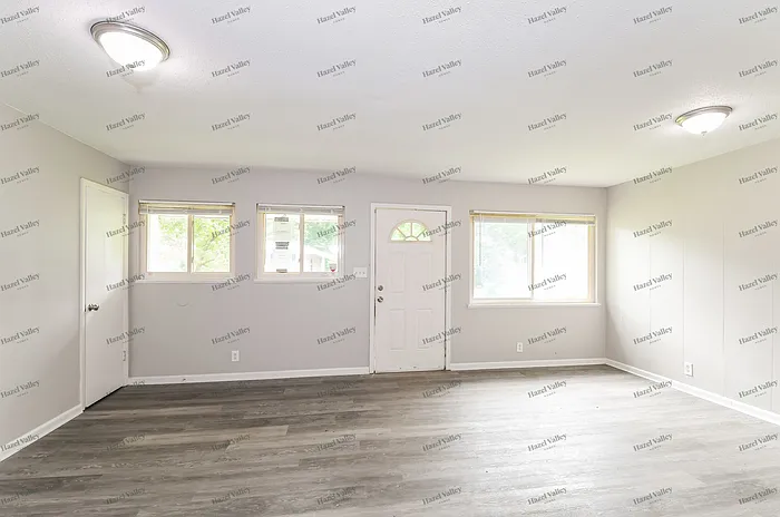 4 bed, 2.0 bath, 1220 sqft, $1,745 — Photo 4