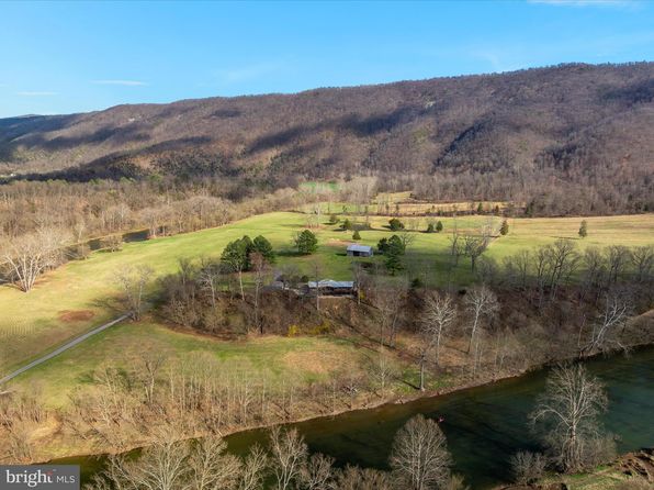 2296 Riverview Dr, Toms Brook, VA 22660