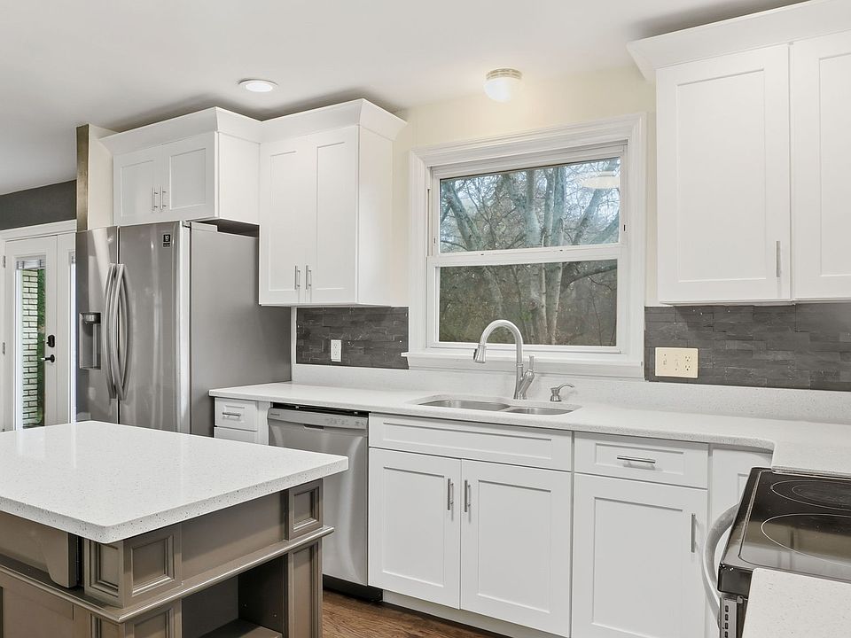 1st image of 131 Elnora Dr