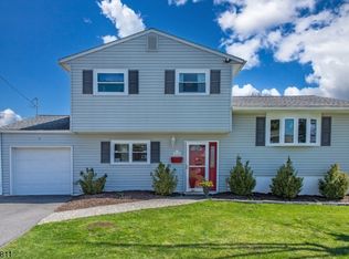 18 Arthur Ter, Hackettstown, NJ 07840