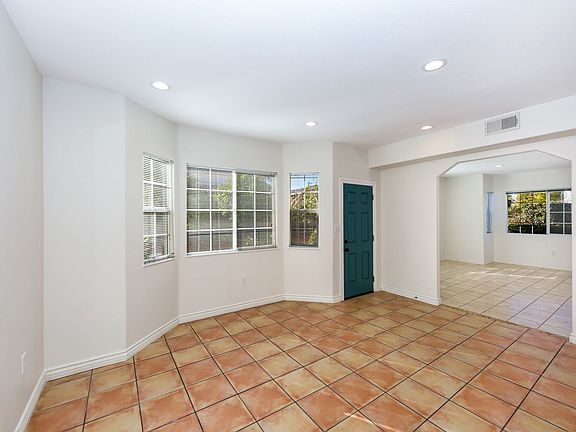 4th image of 4521 Hollister Ave