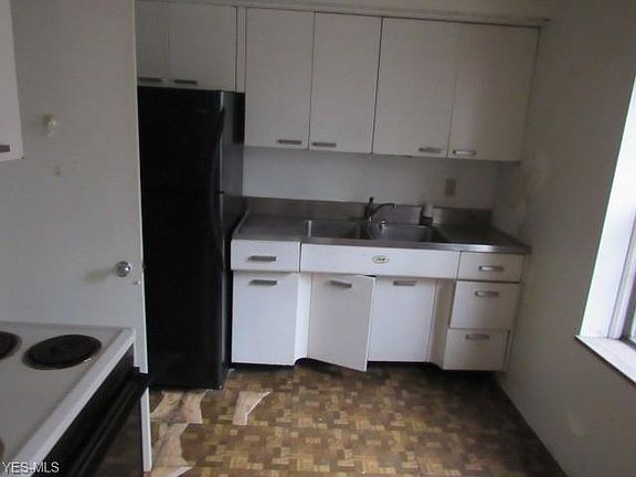 5th image of 15875 Van Aken Blvd APT 103C