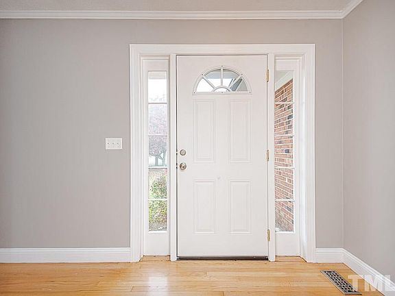 3rd image of 113 Hunter Dr