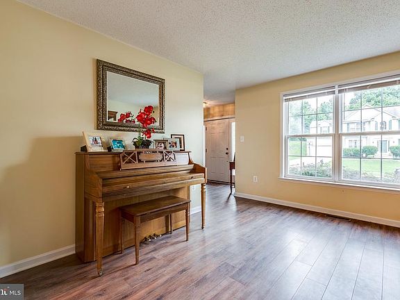 4th image of 103 Powhatan Ct