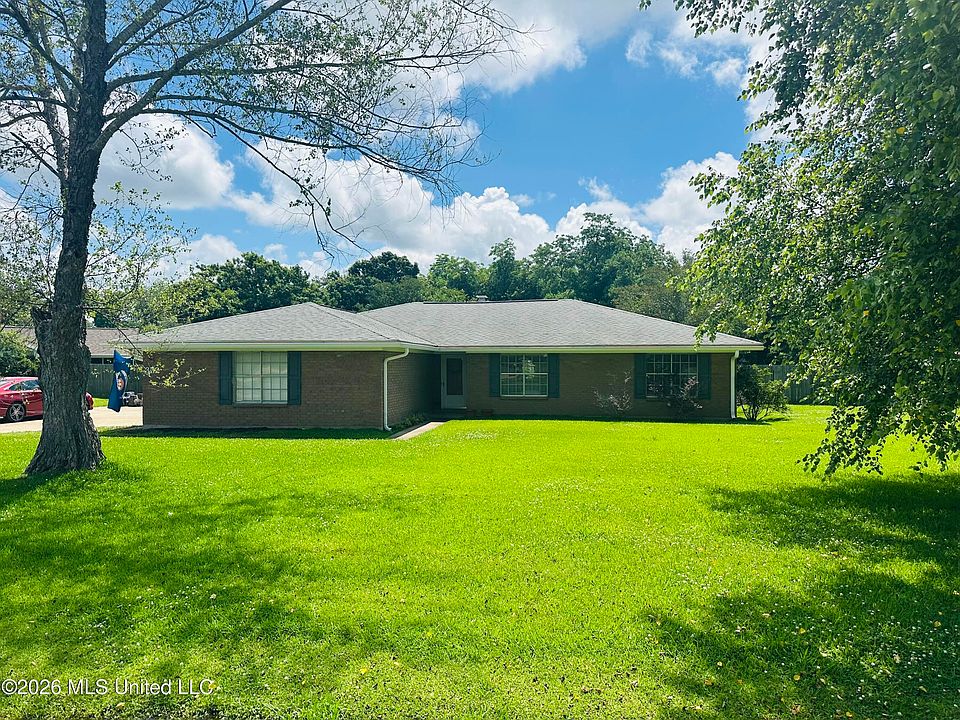 1st image of 352 Terry Cir