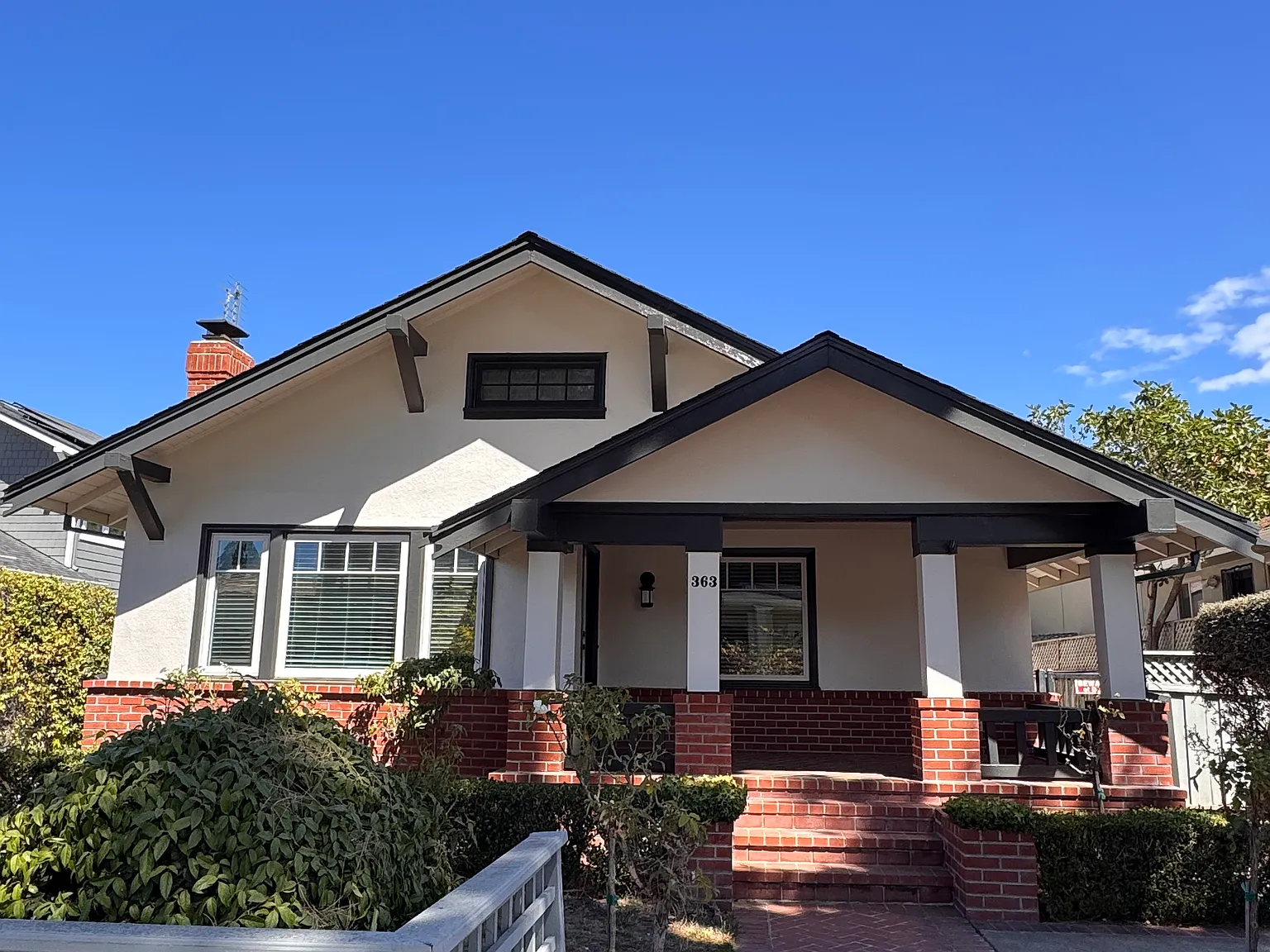 4 bed, 1900 sqft, $7,800 — Photo 1