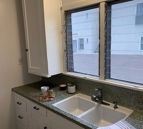 3rd image of 550 S Los Robles Ave #7060296