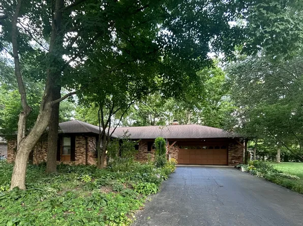 415 Woodland West Dr, Greenfield, IN 46140