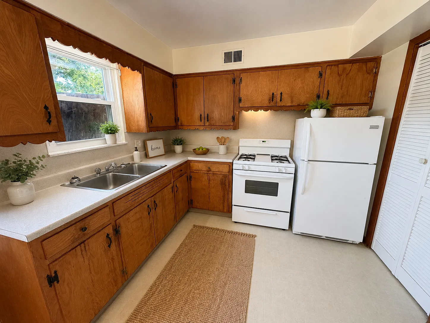 400 Pickrelltown St. - E — Photo 3