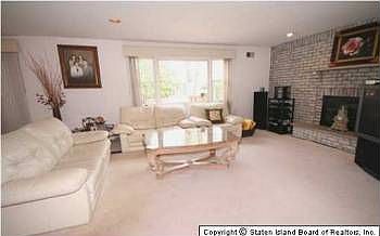 4th image of 45 Poe St