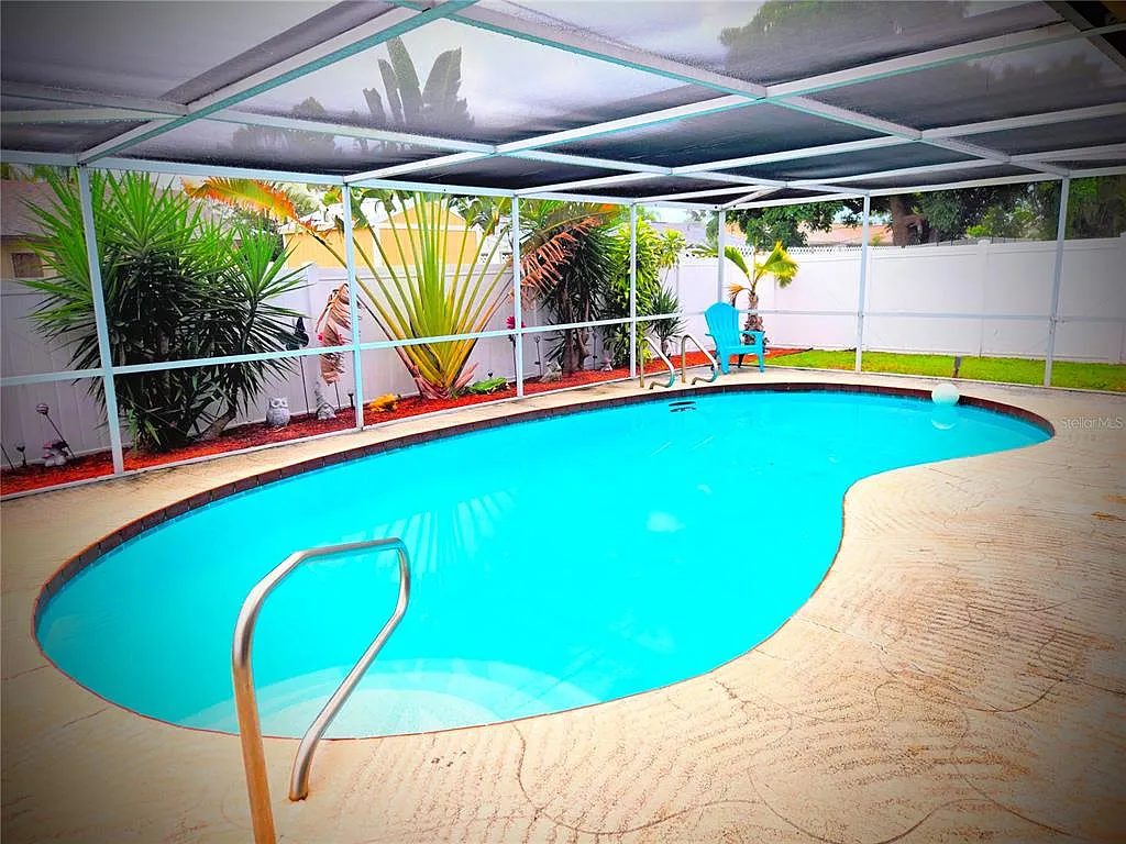 2 bed, 2.0 bath, 1100 sqft, $2,600 — Photo 2