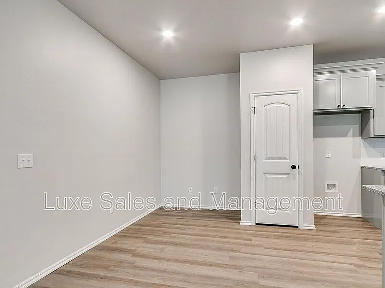 8004 NW 105th St — Photo 7