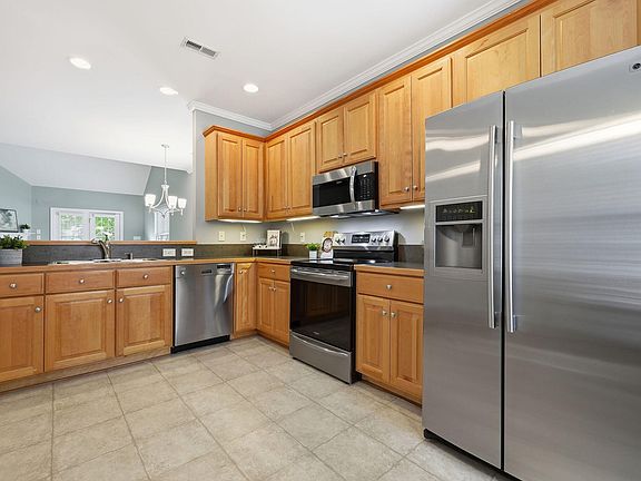 4th image of 910 Quiet Woods Pl