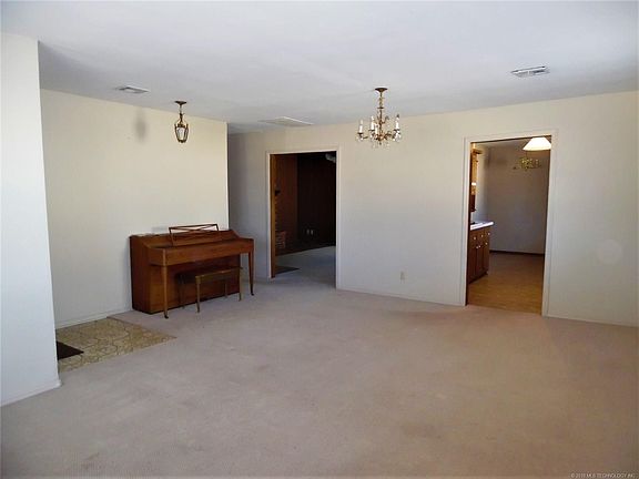 3rd image of 625 W Cherry St