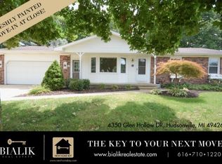 4350 Glen Hollow Dr, Hudsonville, MI