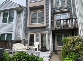 6055 Giant Oak Ct, Centreville, VA 20121