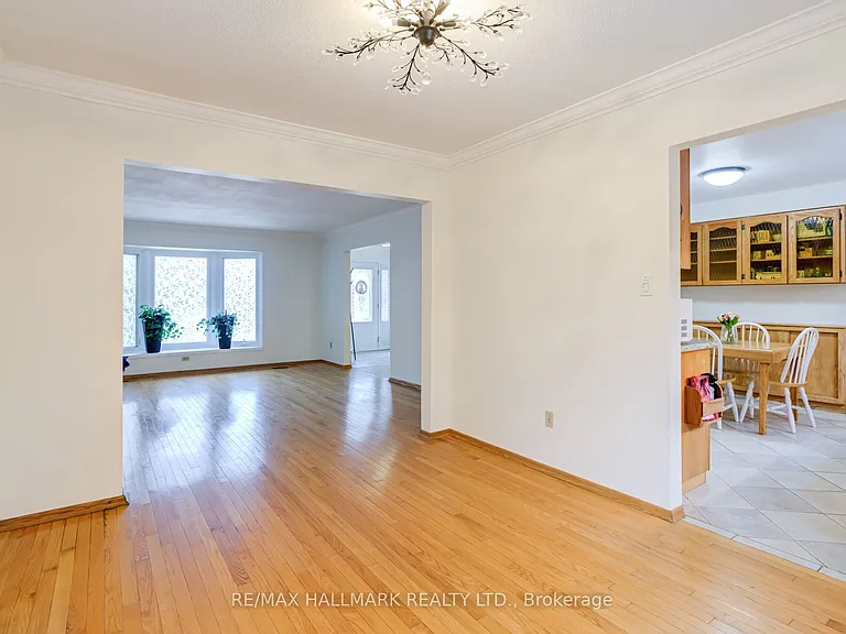 34 Harringay Cres — Photo 11