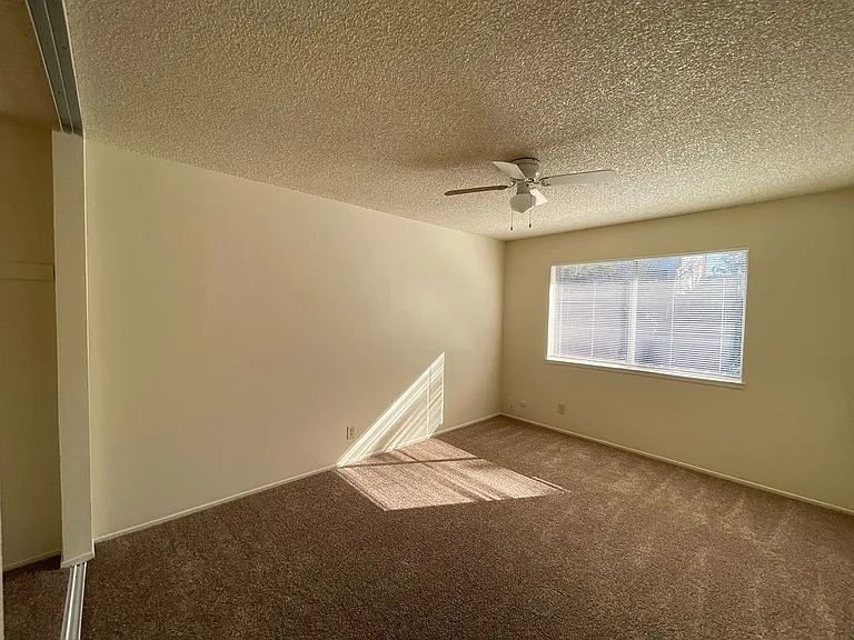 Sharis Apartments — Photo 74