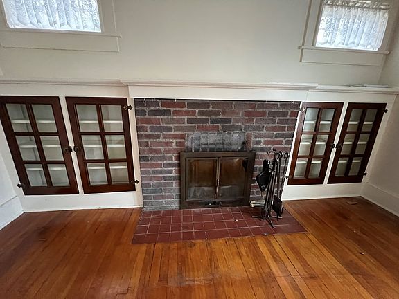 3rd image of 810 E McPherson St