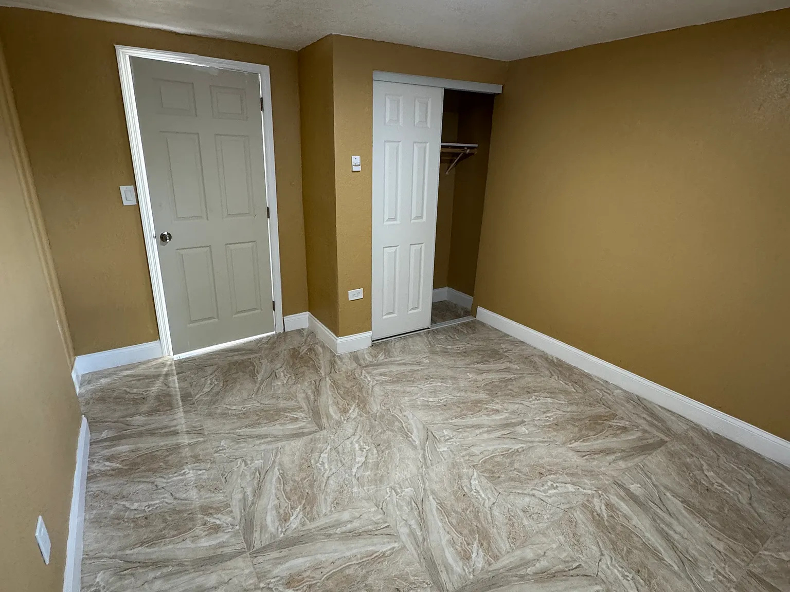 Studio, $1,200 — Photo 2