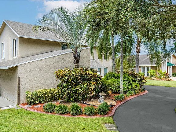 2nd image of 10527 SW 49th Place