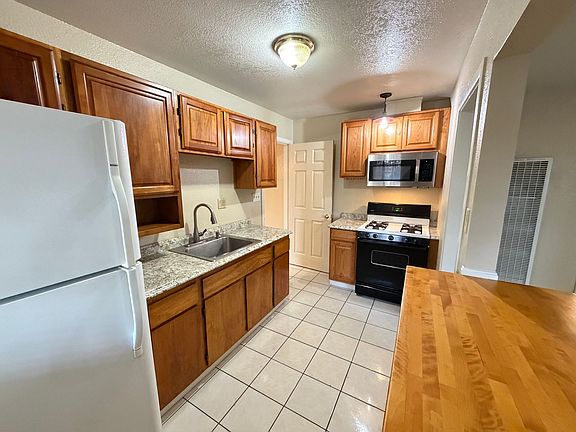 5th image of 2228 Roanoke Ave Unit B