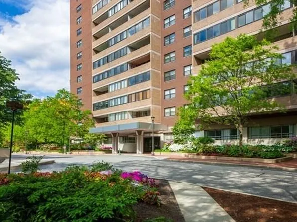 2 Hawthorne Pl APT 17R, Boston, MA 02114
