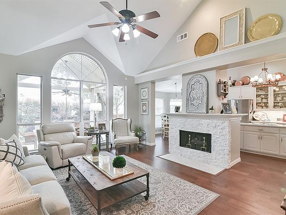 5th image of 6319 Branch Hollow Ln