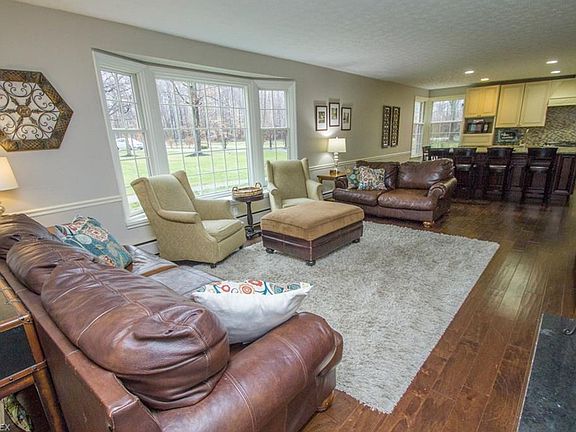 3rd image of 8390 Treetower Dr