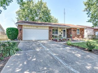 909 E Heights Ave, Taylorville, IL 62568