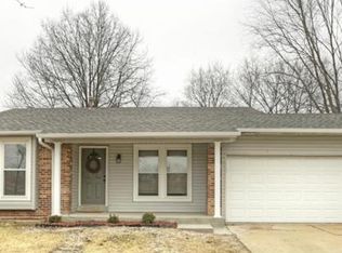 6 River Bluff Dr, Saint Peters, MO