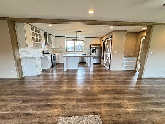 3rd image of 140 Rolling Hills Dr