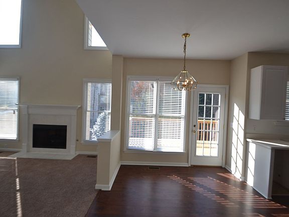 4th image of 1008 Deer Hollow Dr
