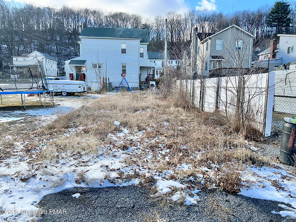 2nd image of 502 N Railroad St