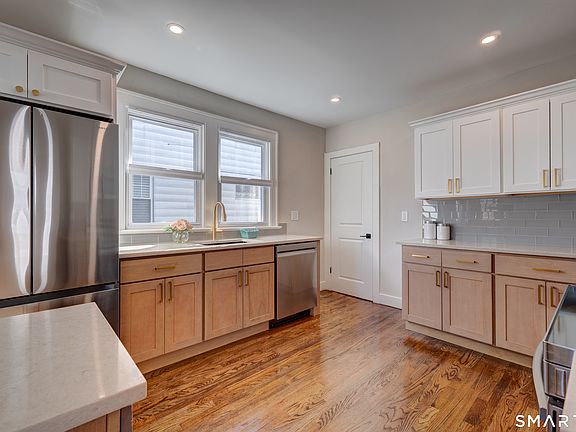 3rd image of 209 Augur Street