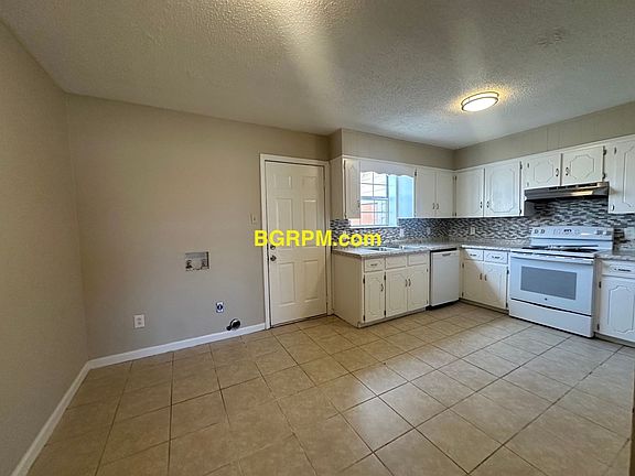 4th image of 1099 W Elm St APT H