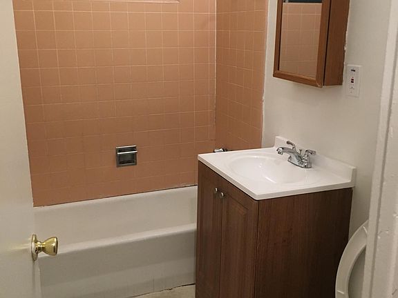 4th image of 206 N Vecino Dr