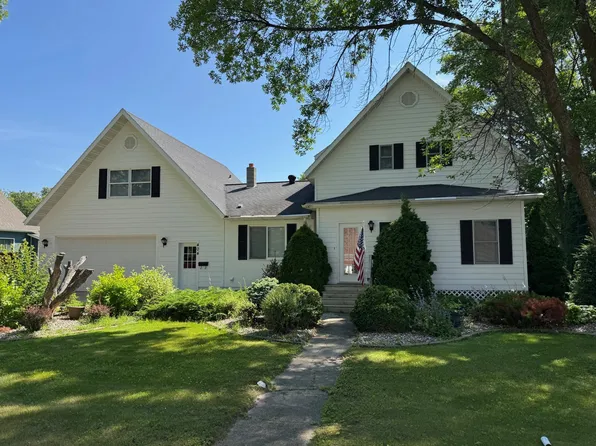 404 Main Ave N, Roseau, MN 56751