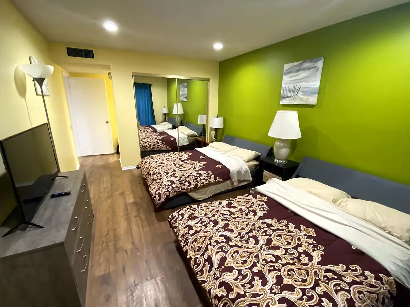2 bed, 1250 sqft, $2,400 — Photo 4