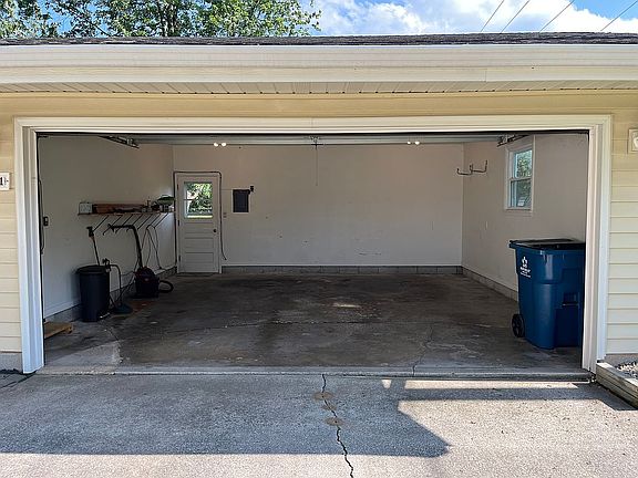4th image of 111 Sherwood Dr