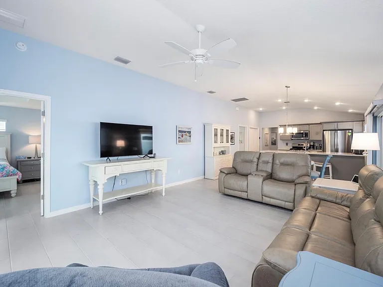 1374 Franklin Ct — Photo 7