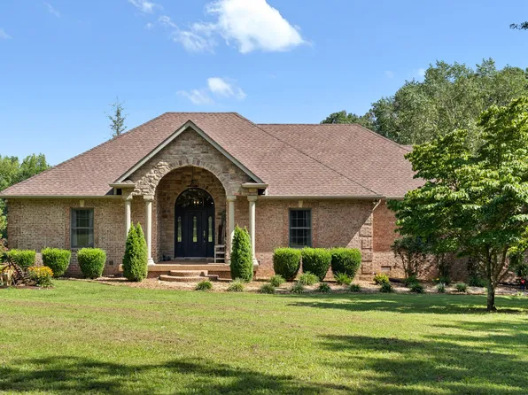 1212 Calvary Church Rd, Cedar Hill, TN 37032