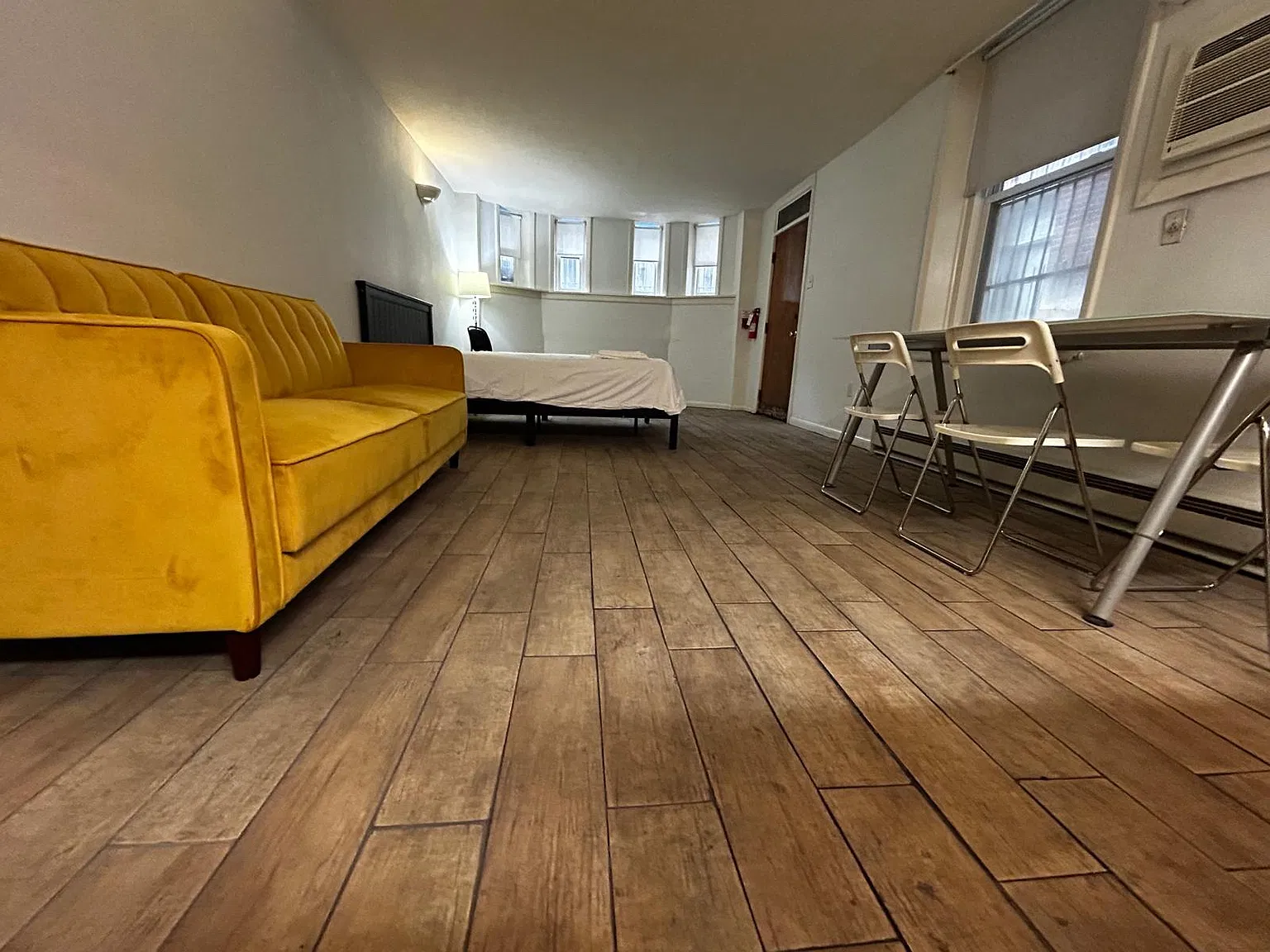 Studio, 400 sqft, $1,150 — Photo 2