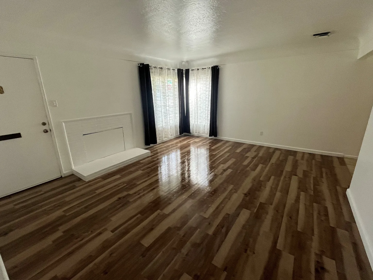 2 bed, 860 sqft, $1,950 — Photo 3